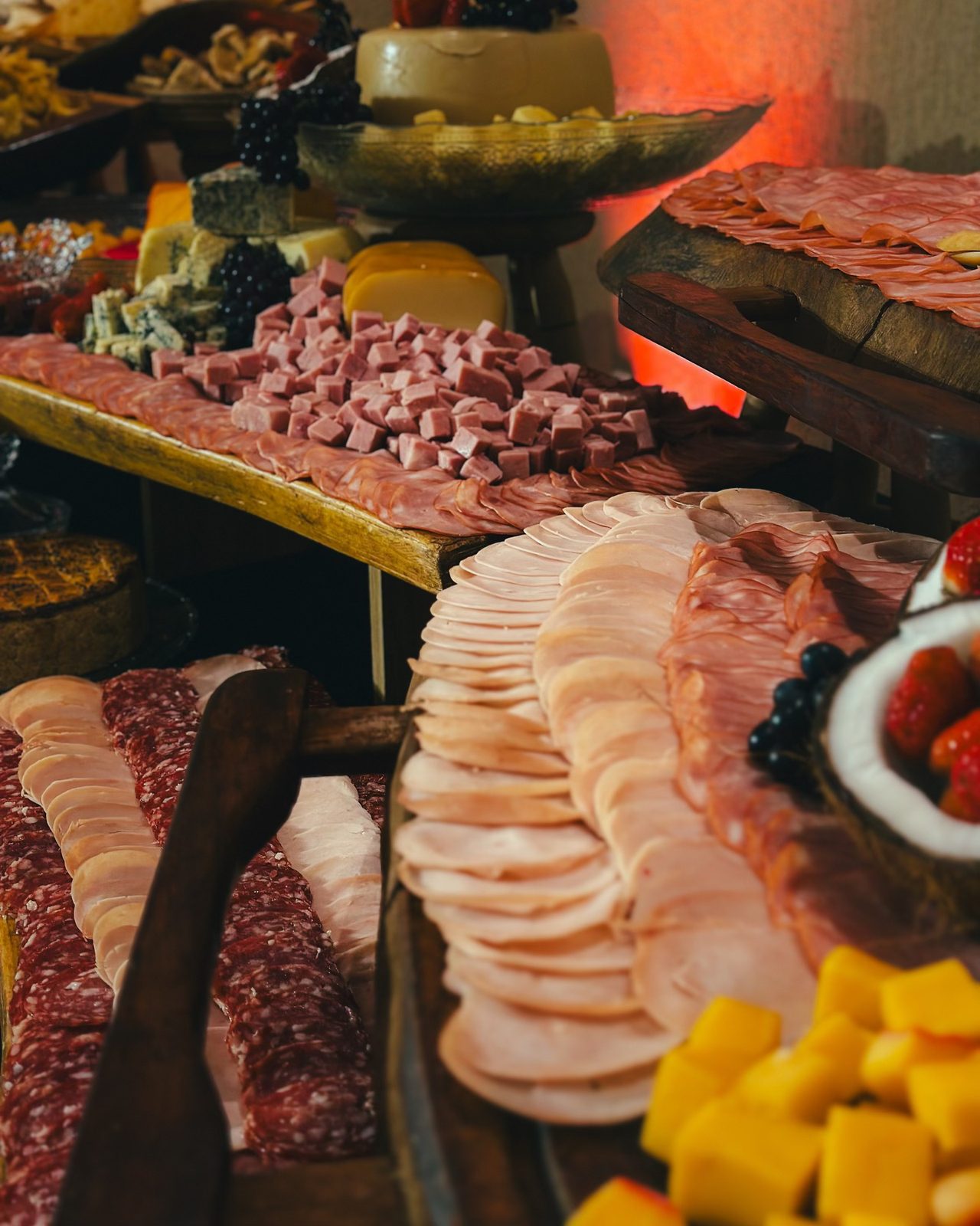 Mesa de frios e embutidos