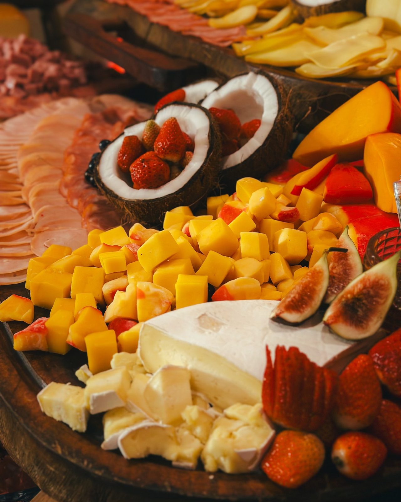 Tábua de frutas e queijos