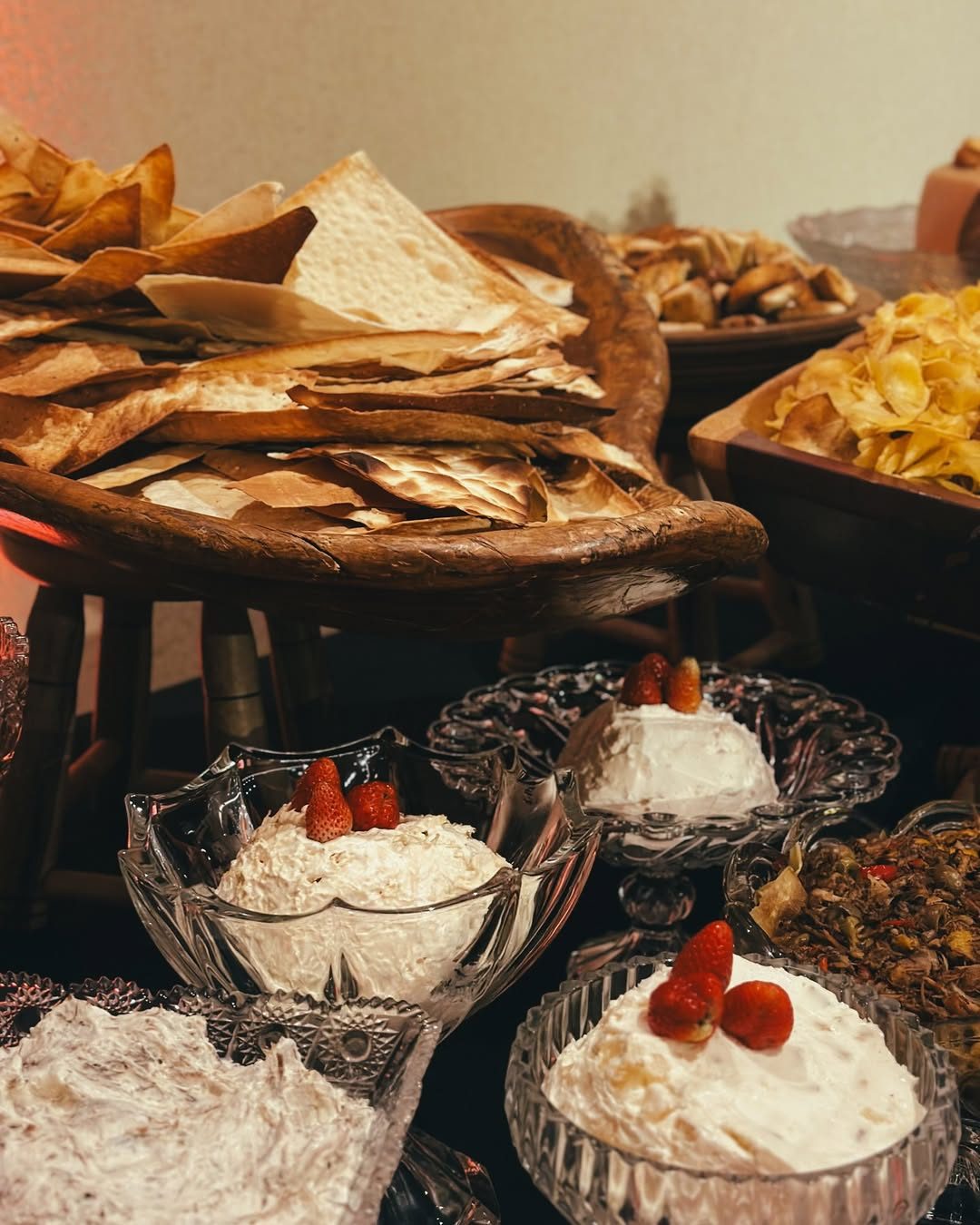 Cremes e petiscos com morango
